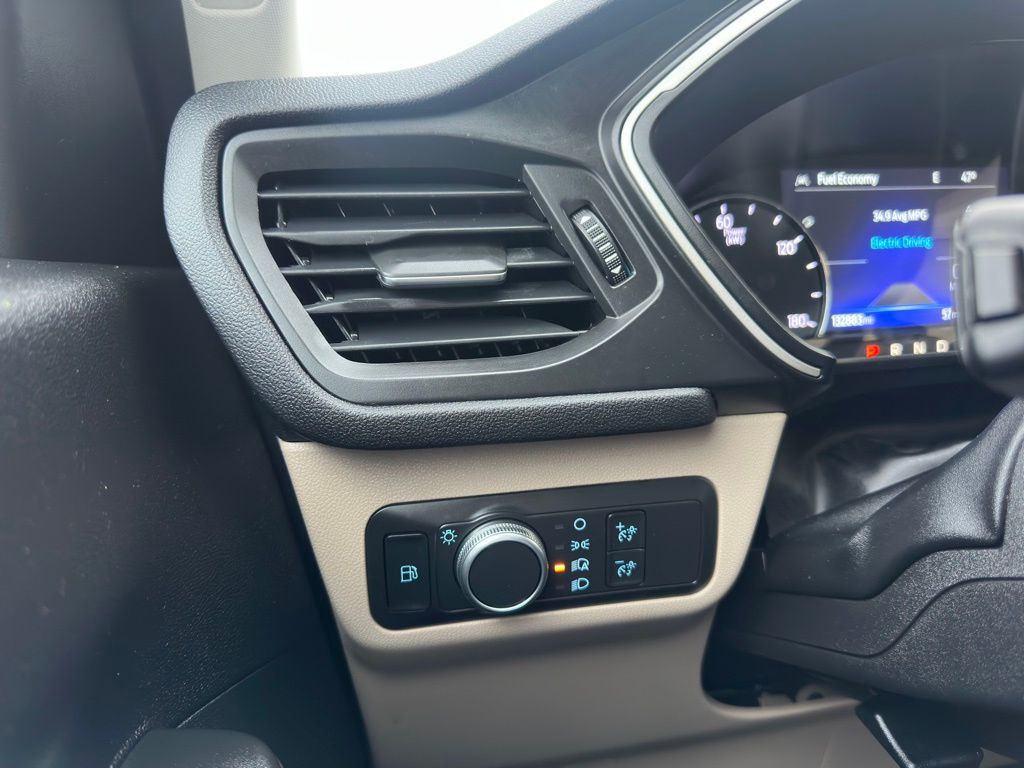 2021 Ford Escape Image 24