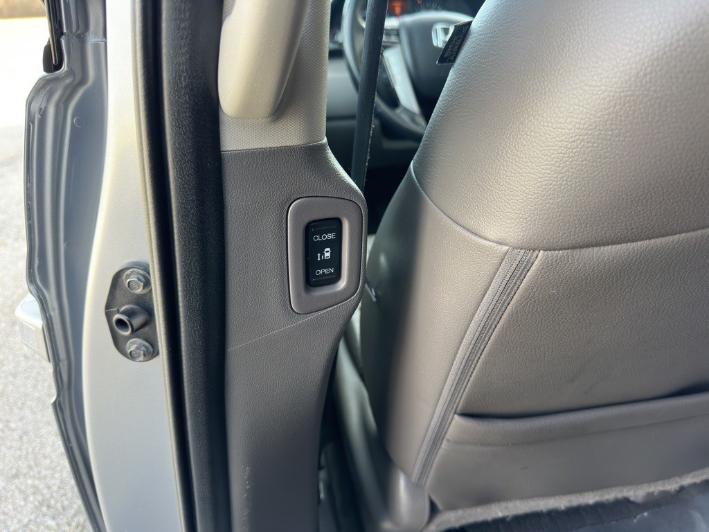 2016 Honda Odyssey Image 36