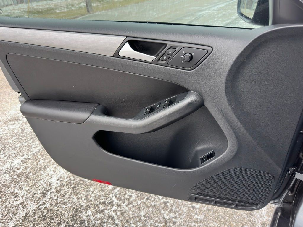 2016 Volkswagen Jetta Image 29