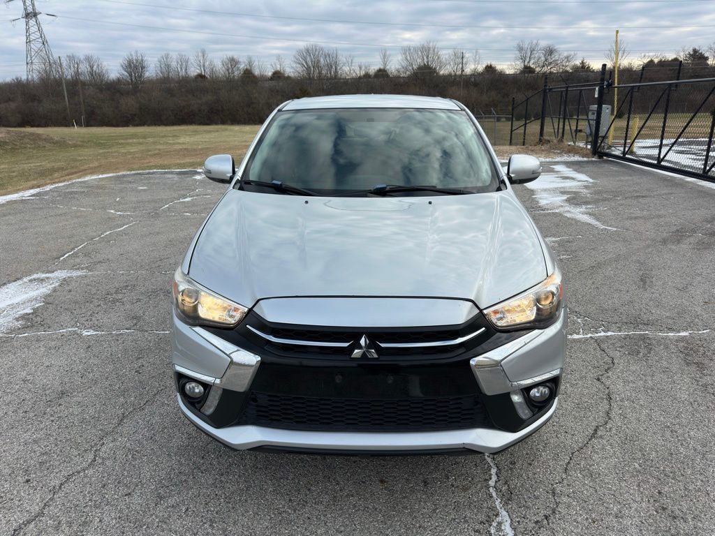 2018 Mitsubishi Outlander Image 2