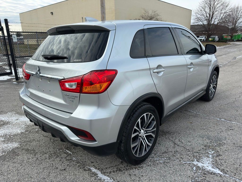 2018 Mitsubishi Outlander Image 4