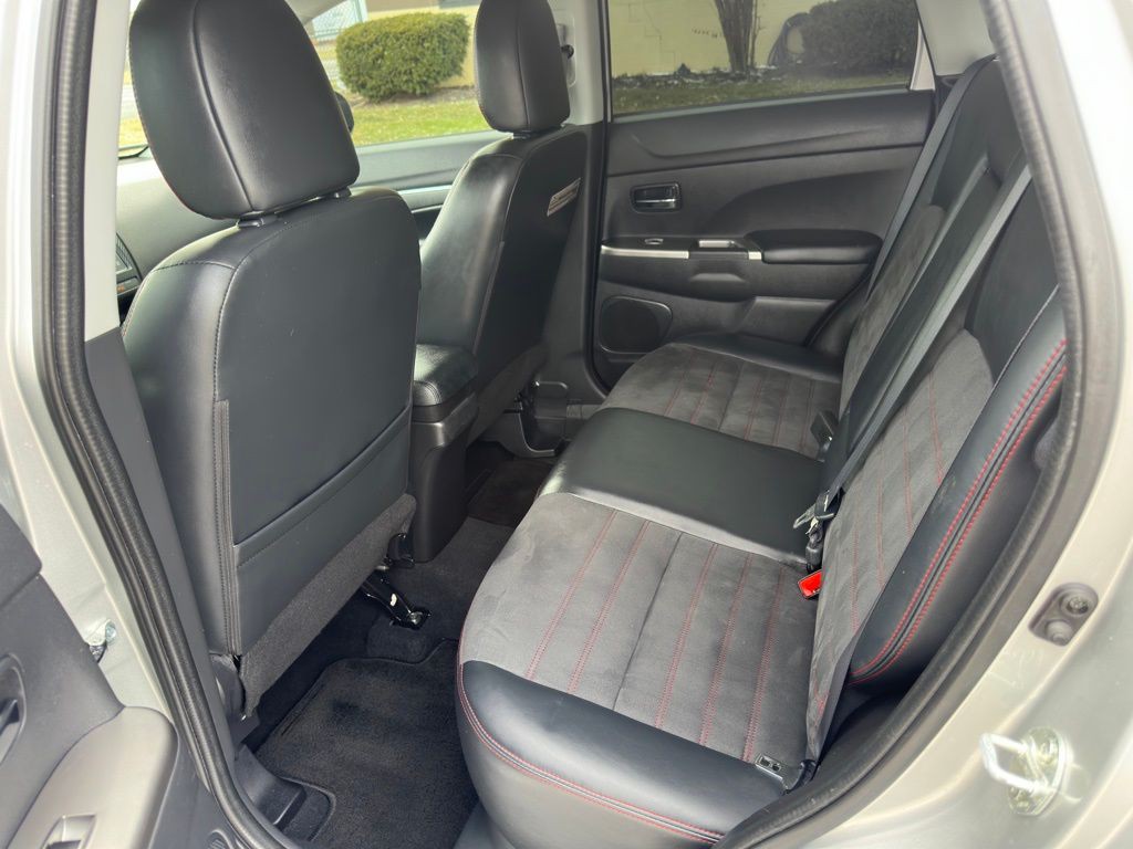 2018 Mitsubishi Outlander Image 11