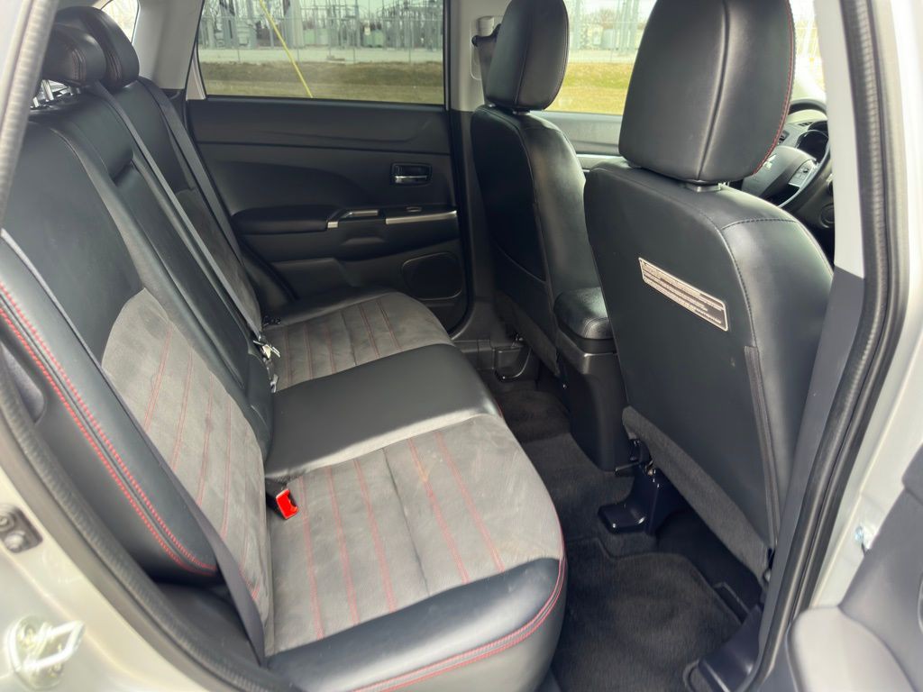 2018 Mitsubishi Outlander Image 13