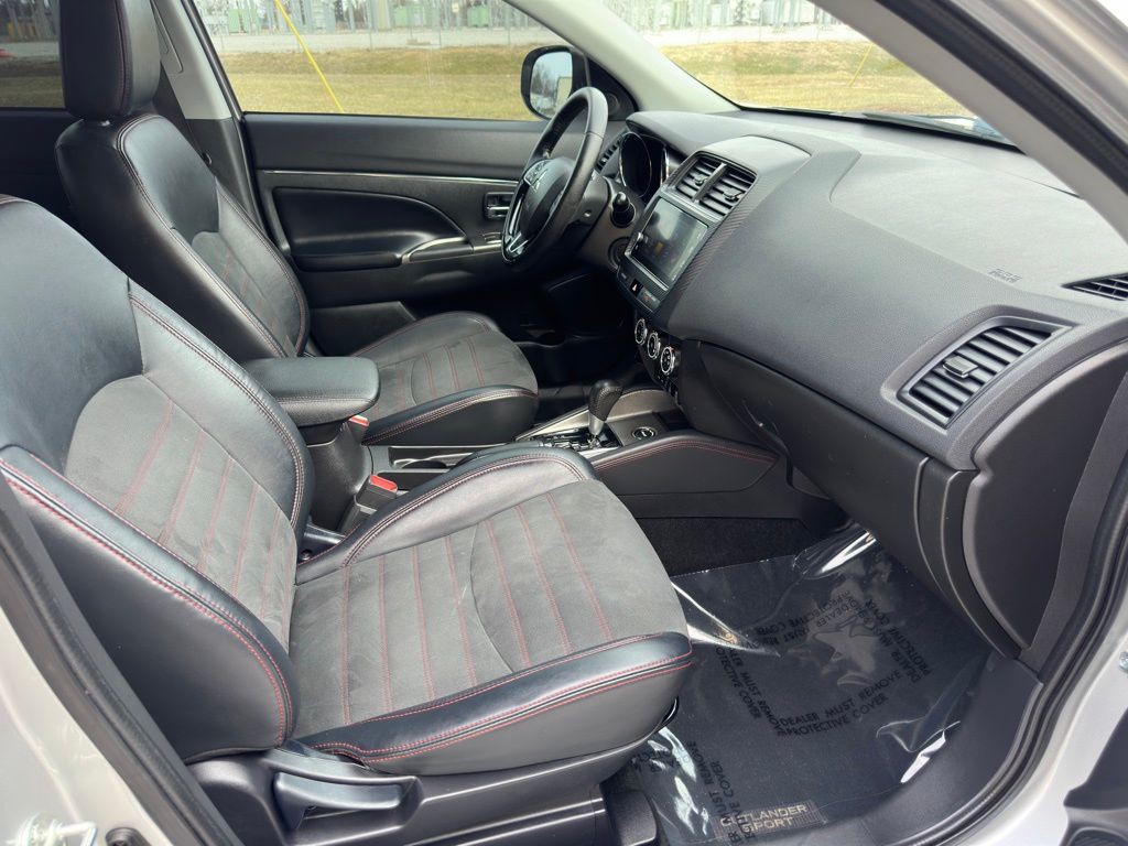 2018 Mitsubishi Outlander Image 14