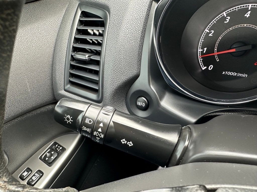 2018 Mitsubishi Outlander Image 16