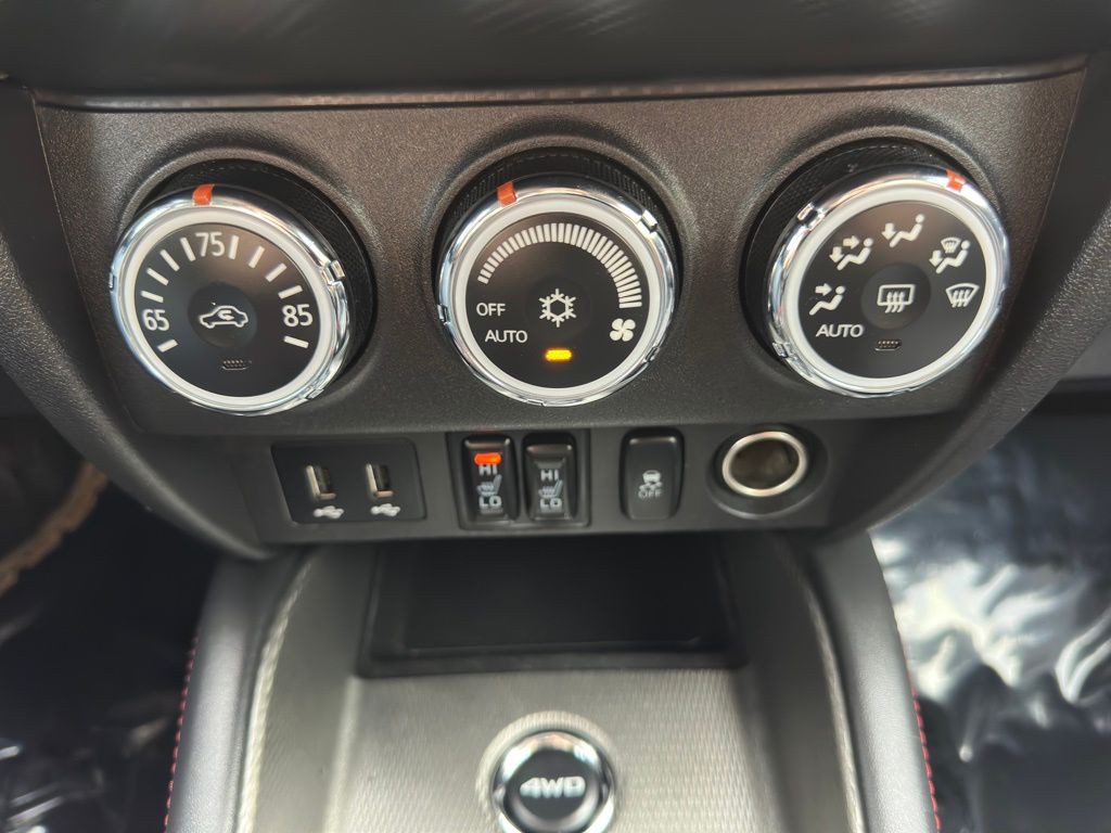 2018 Mitsubishi Outlander Image 24