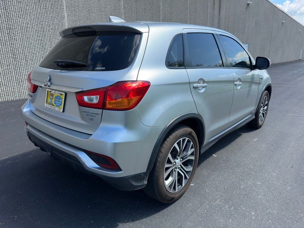 2018 Mitsubishi Outlander Image 4