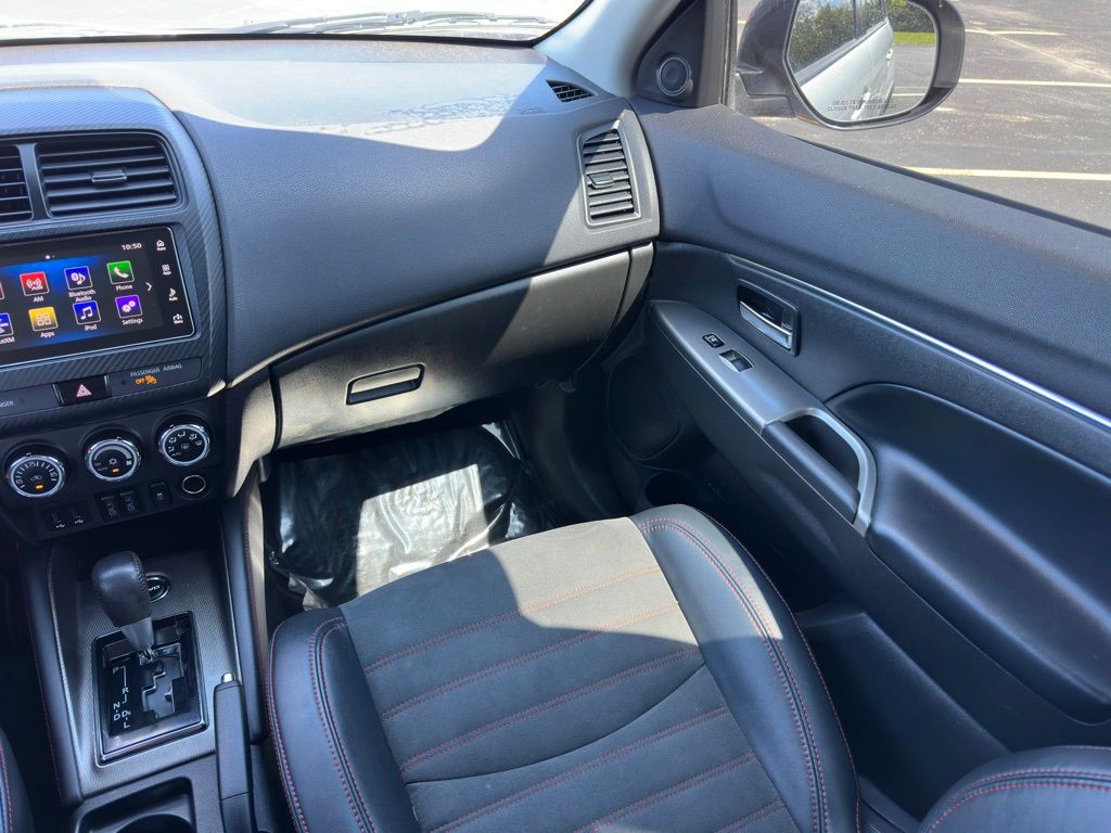 2018 Mitsubishi Outlander Image 9