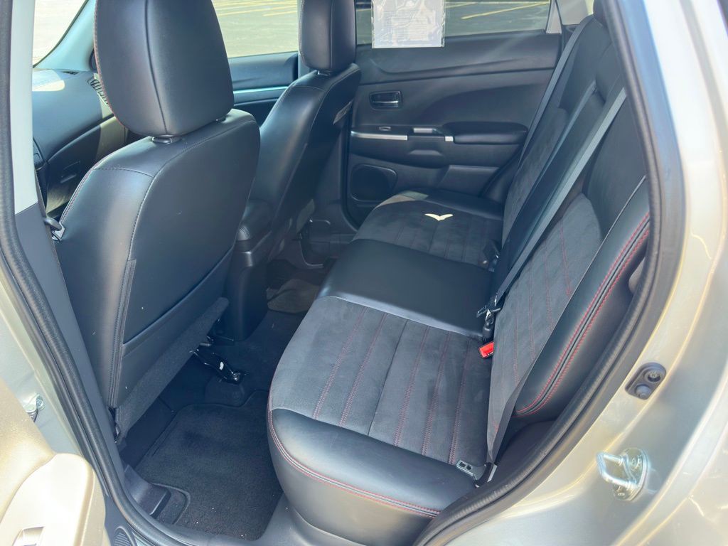 2018 Mitsubishi Outlander Image 11