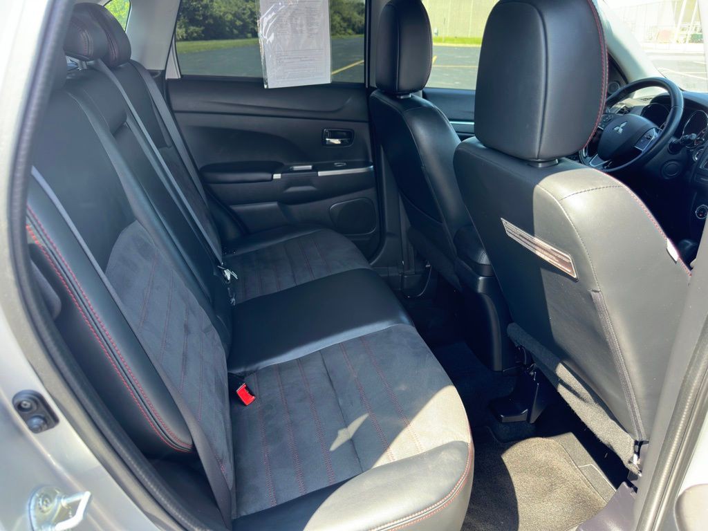 2018 Mitsubishi Outlander Image 13