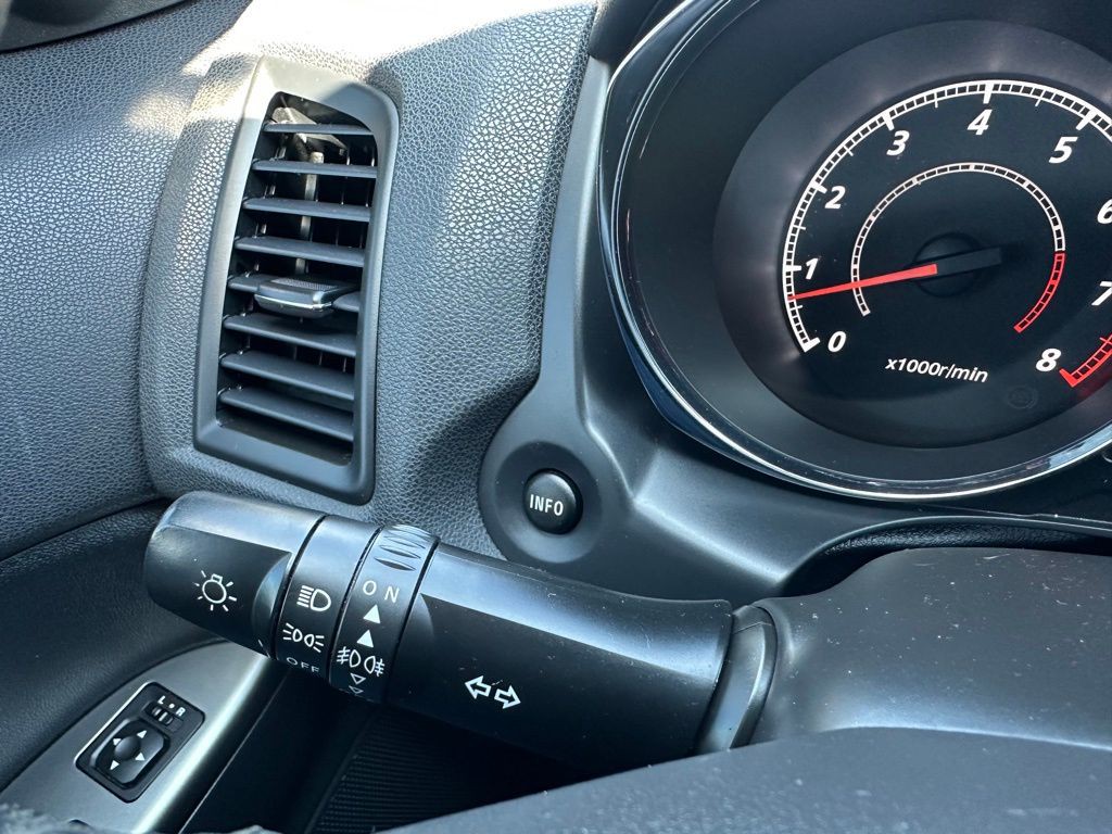 2018 Mitsubishi Outlander Image 17
