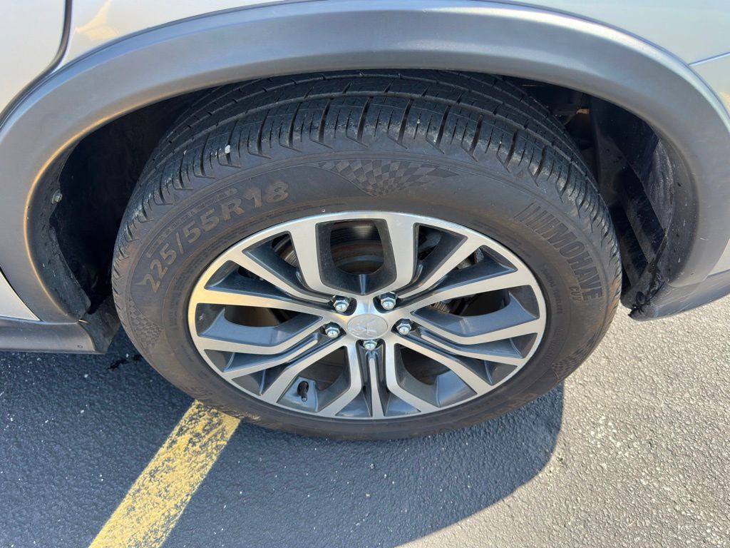 2018 Mitsubishi Outlander Image 34