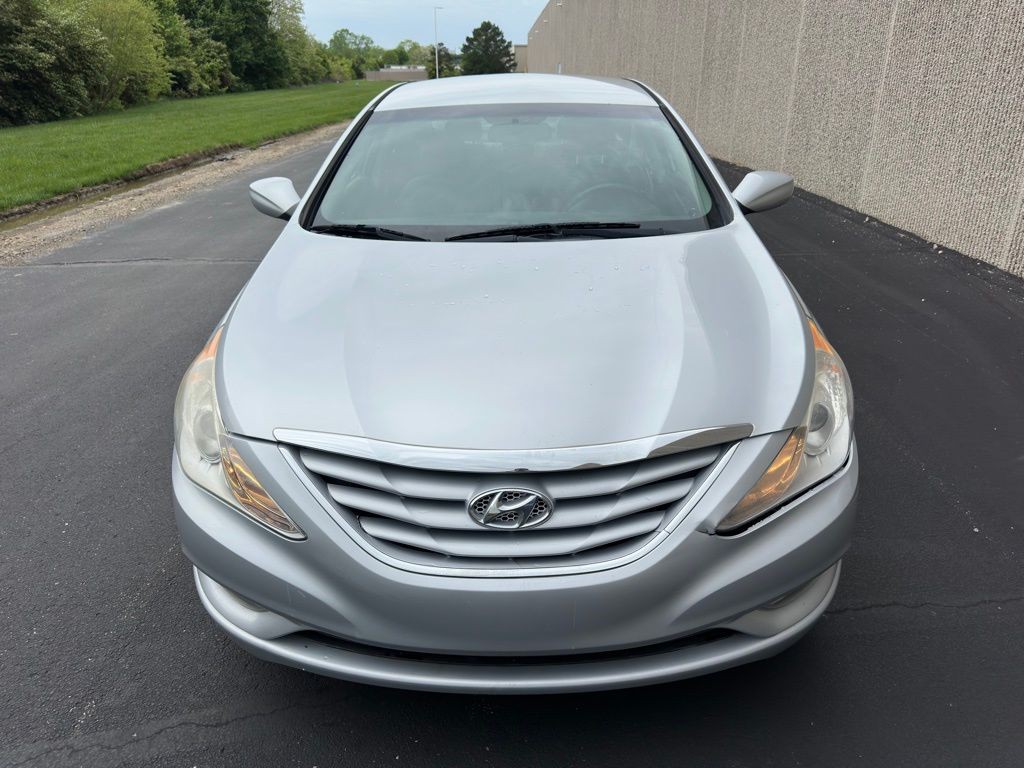 2013 Hyundai Sonata Image 2