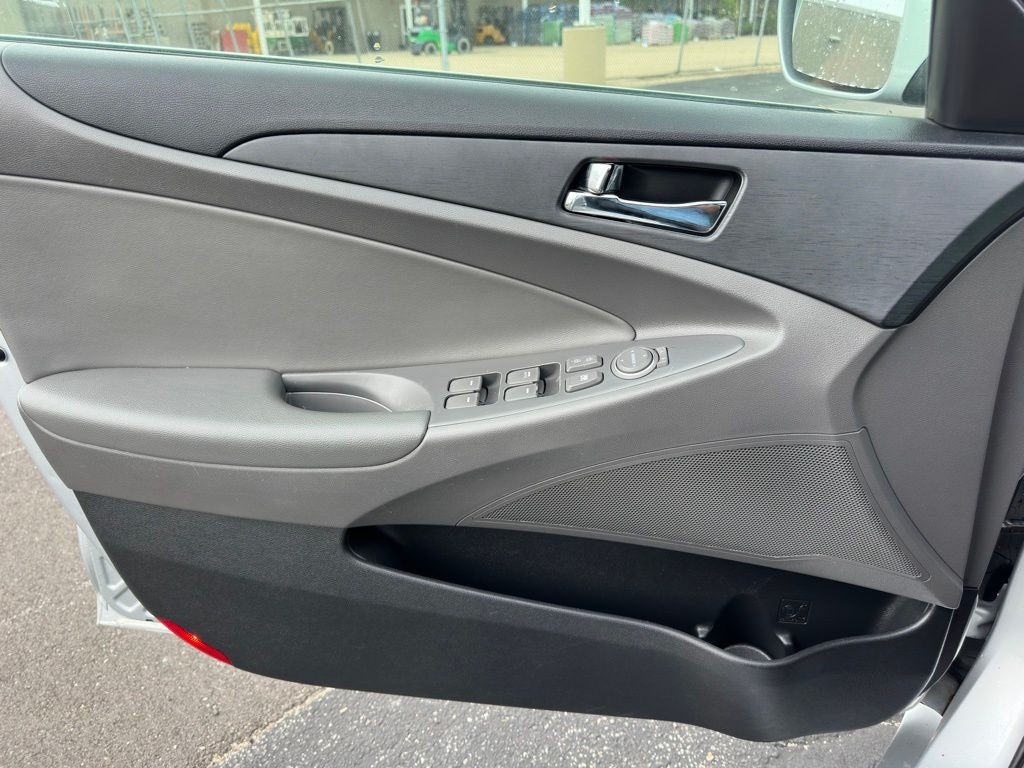 2013 Hyundai Sonata Image 23