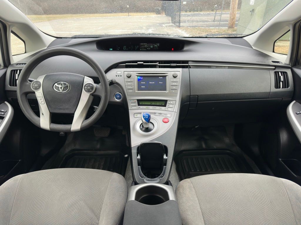 2013 Toyota Prius Image 9