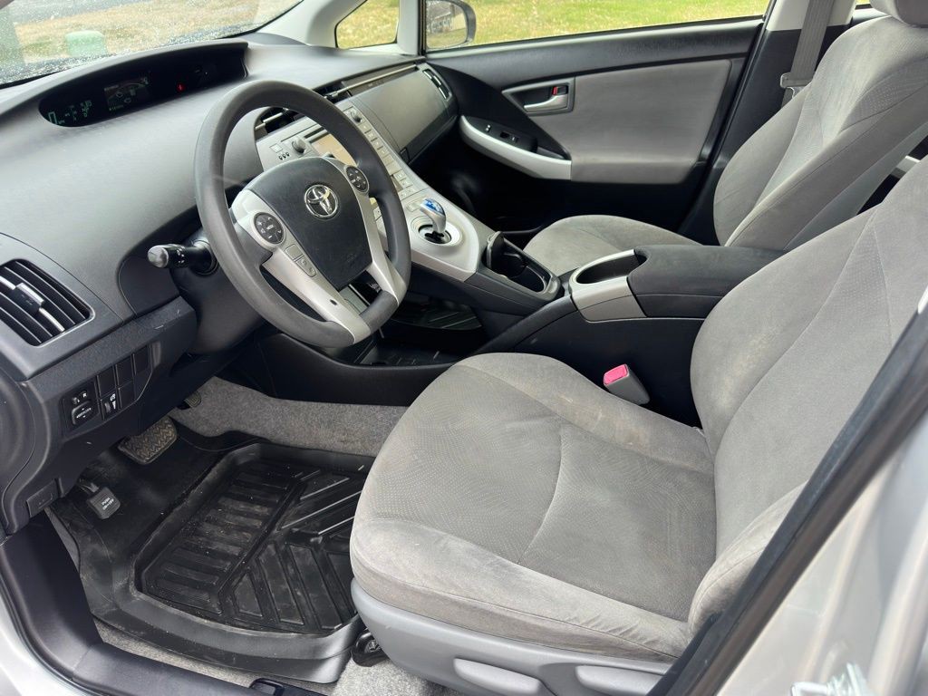 2013 Toyota Prius Image 10