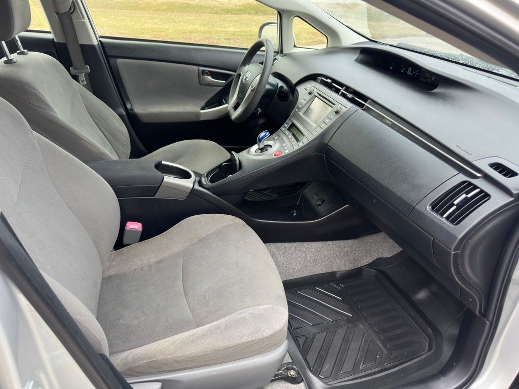 2013 Toyota Prius Image 14
