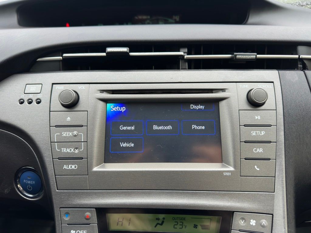 2013 Toyota Prius Image 24