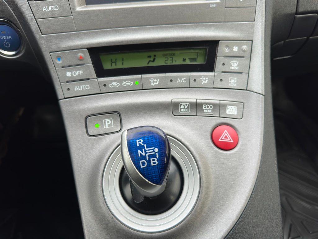 2013 Toyota Prius Image 25