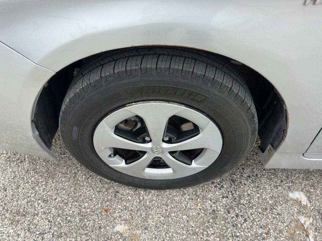 2013 Toyota Prius Image 32