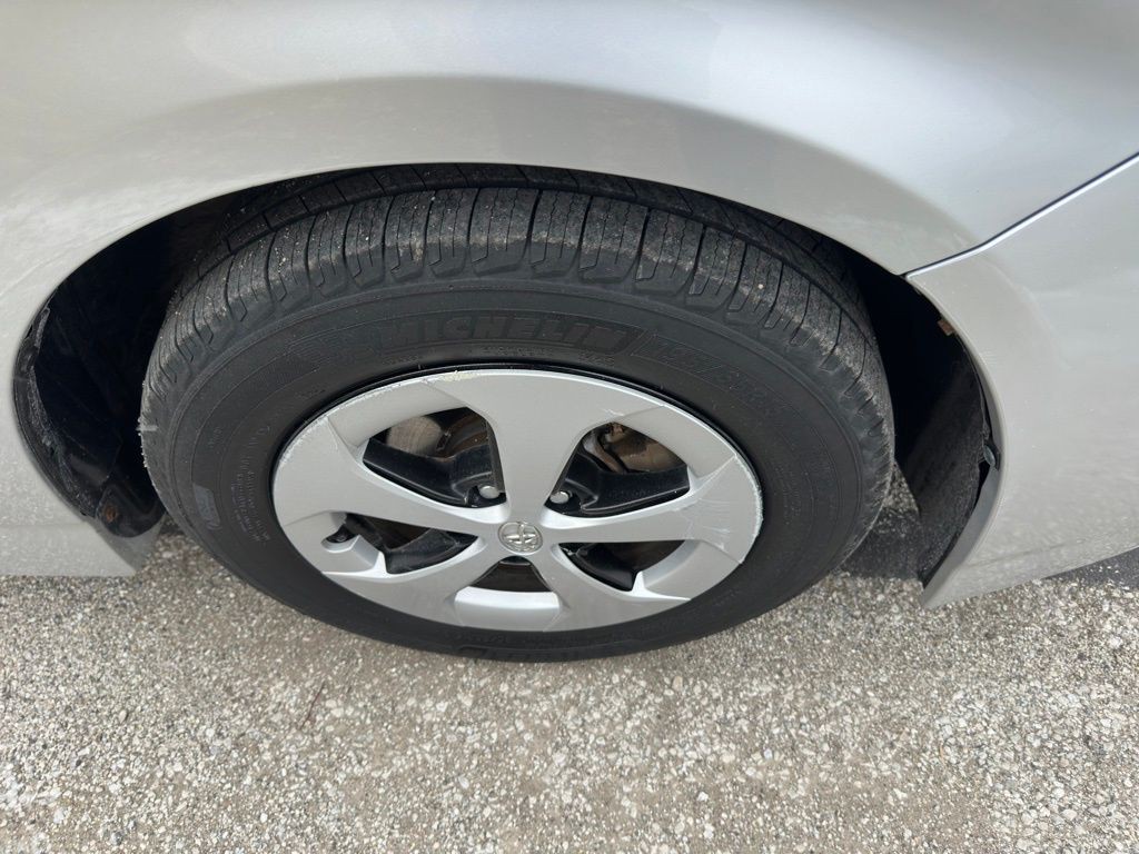 2013 Toyota Prius Image 35