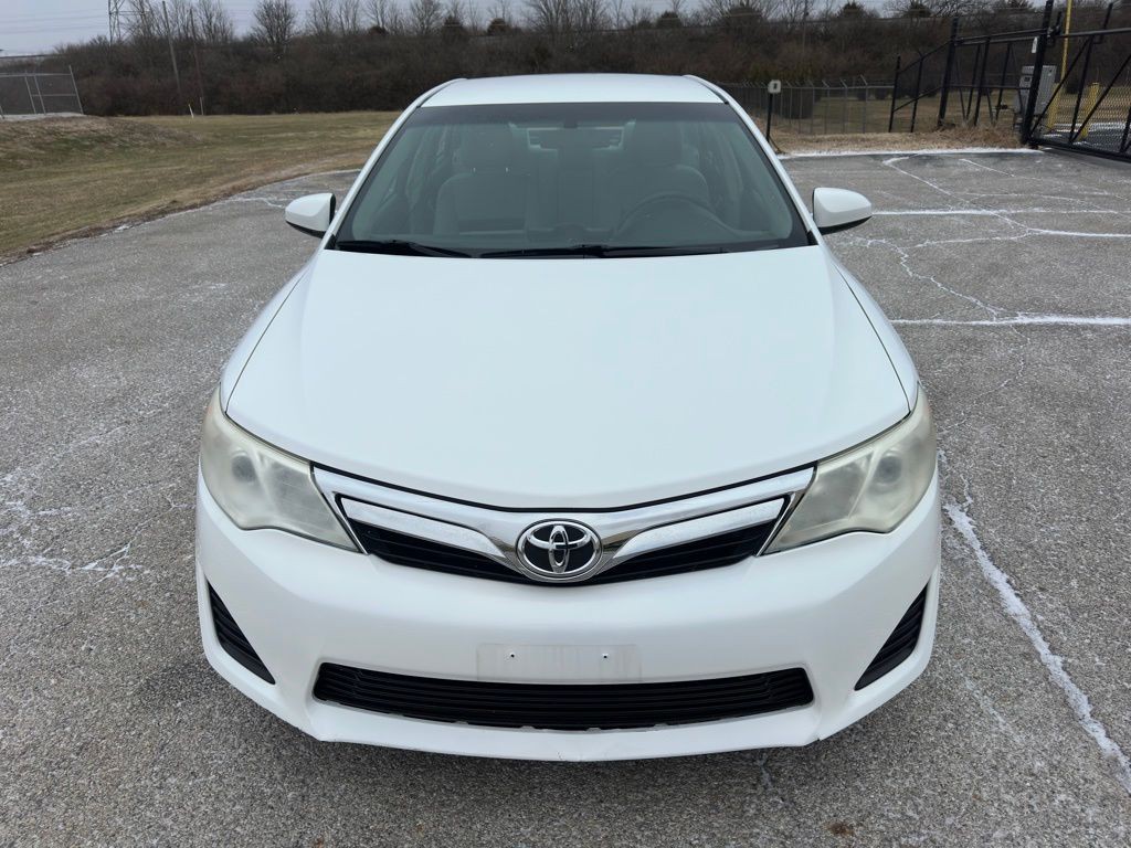2014 Toyota Camry Image 2