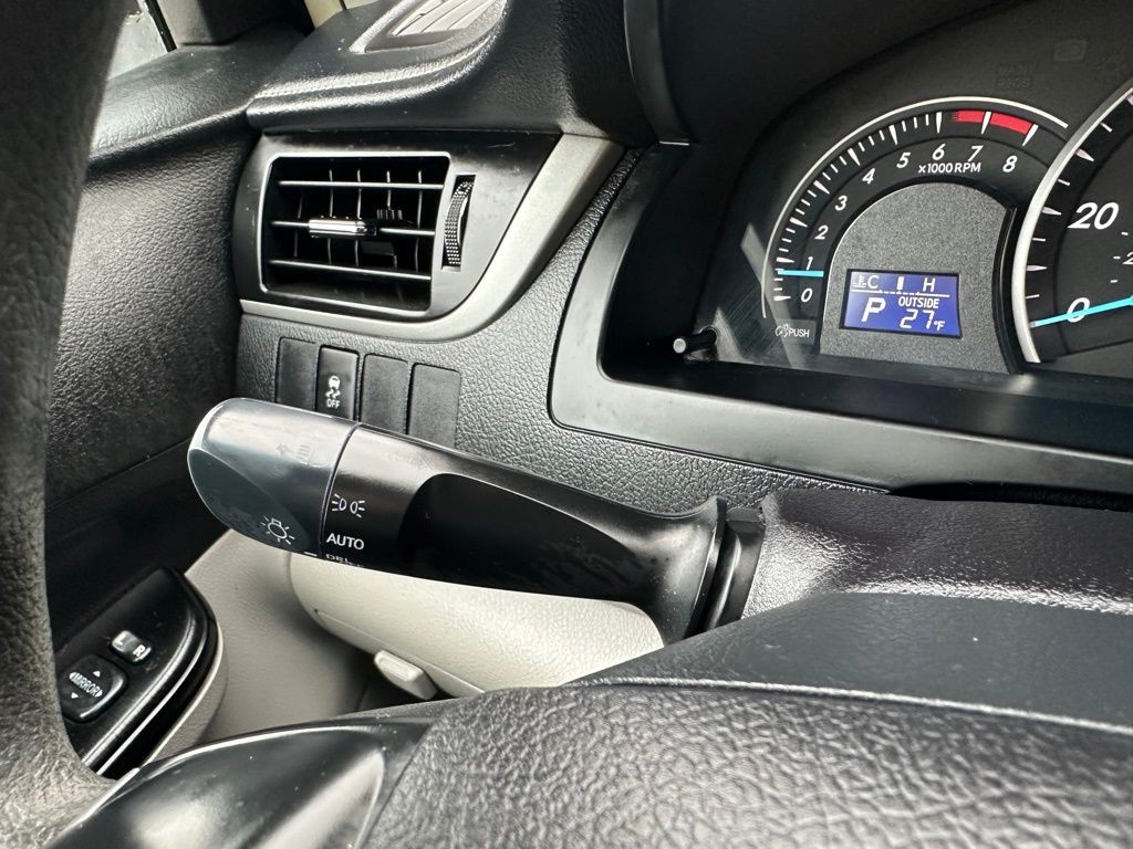 2014 Toyota Camry Image 10
