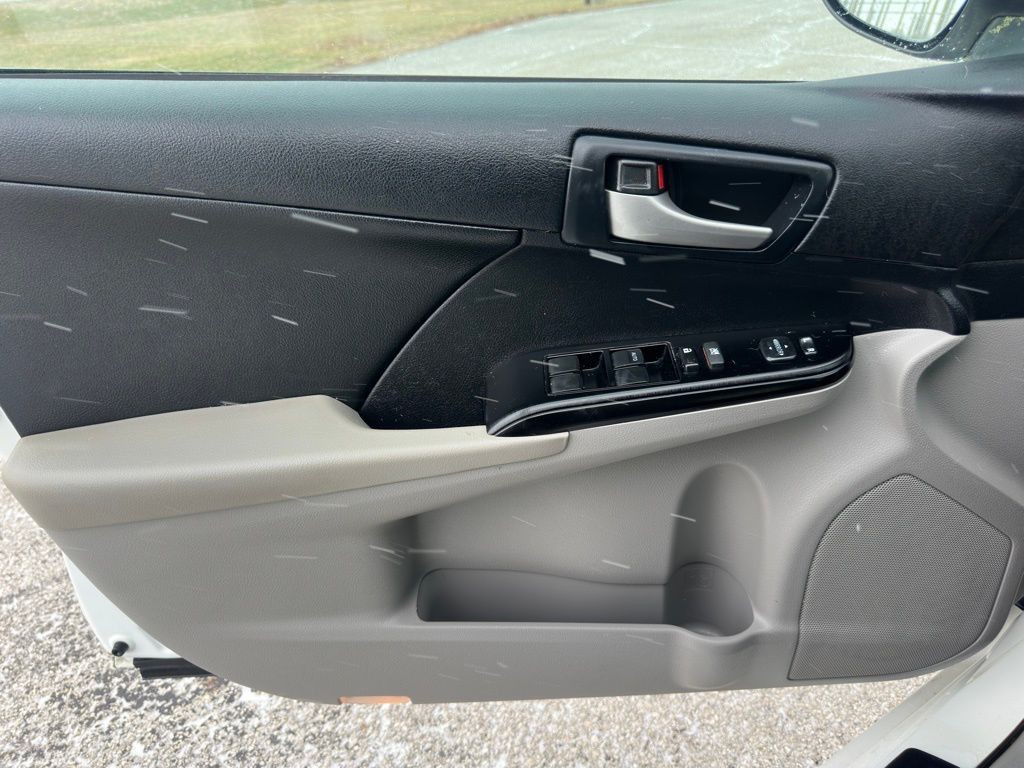 2014 Toyota Camry Image 18