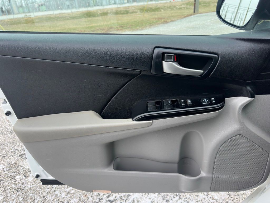 2014 Toyota Camry Image 19