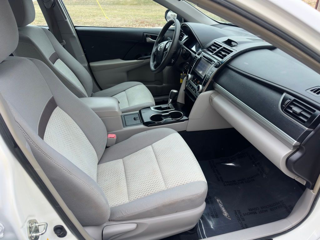 2014 Toyota Camry Image 21