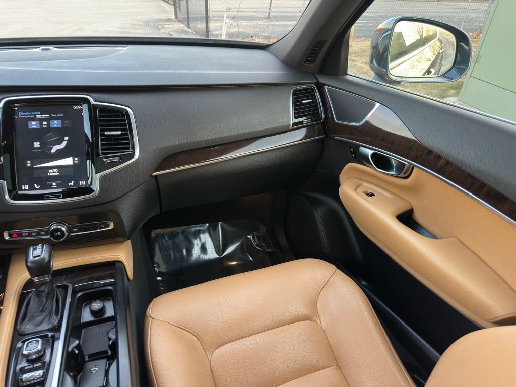 2018 Volvo XC90 Image 9