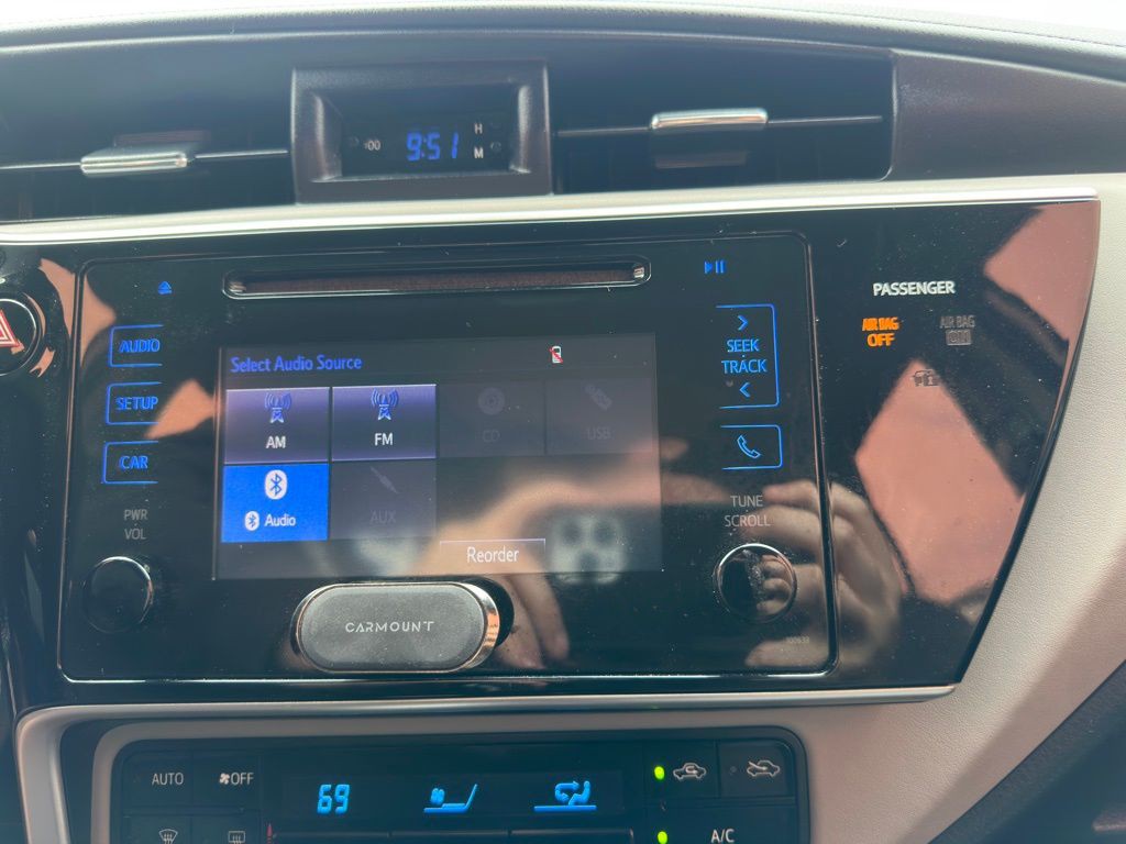 2017 Toyota Corolla Image 20