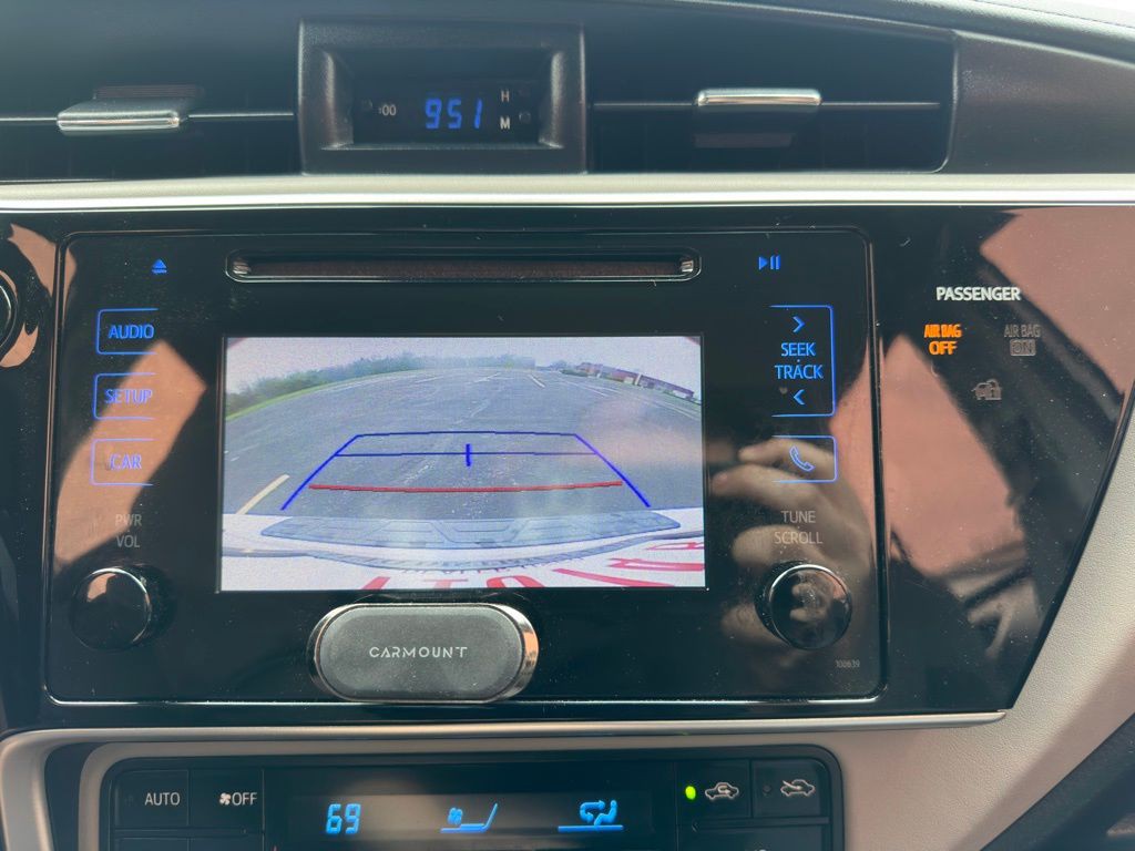 2017 Toyota Corolla Image 23