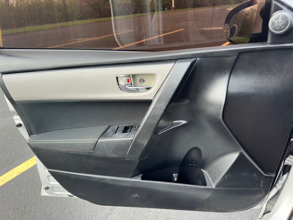 2017 Toyota Corolla Image 27