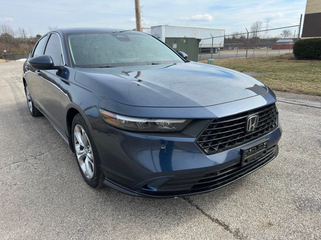 2023 Honda Accord Image 3