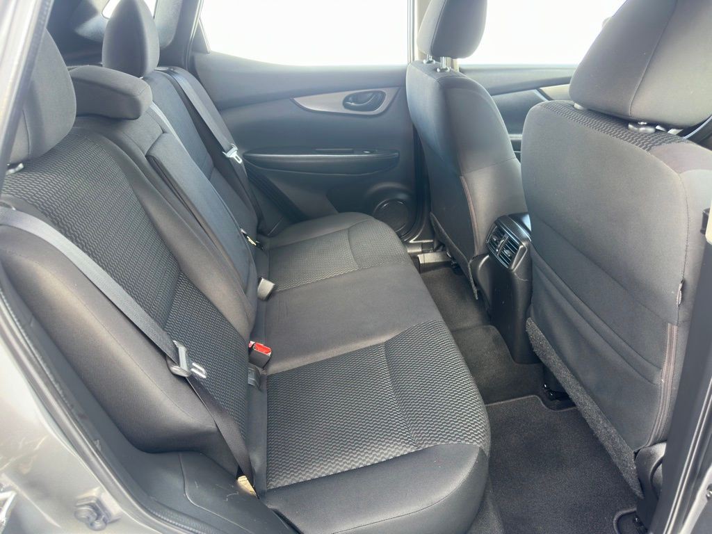 2018 Nissan Rogue Image 13