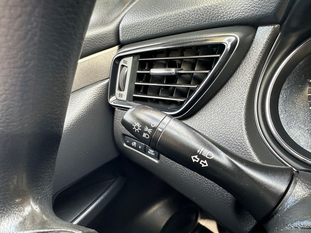 2018 Nissan Rogue Image 17