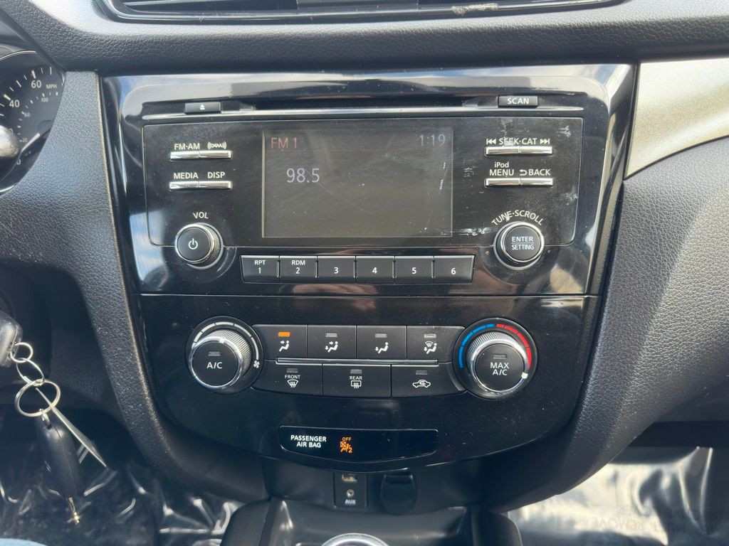 2018 Nissan Rogue Image 18