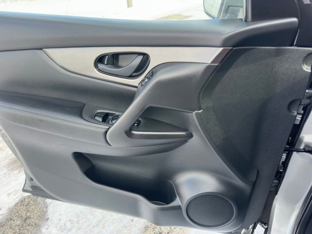 2018 Nissan Rogue Image 23