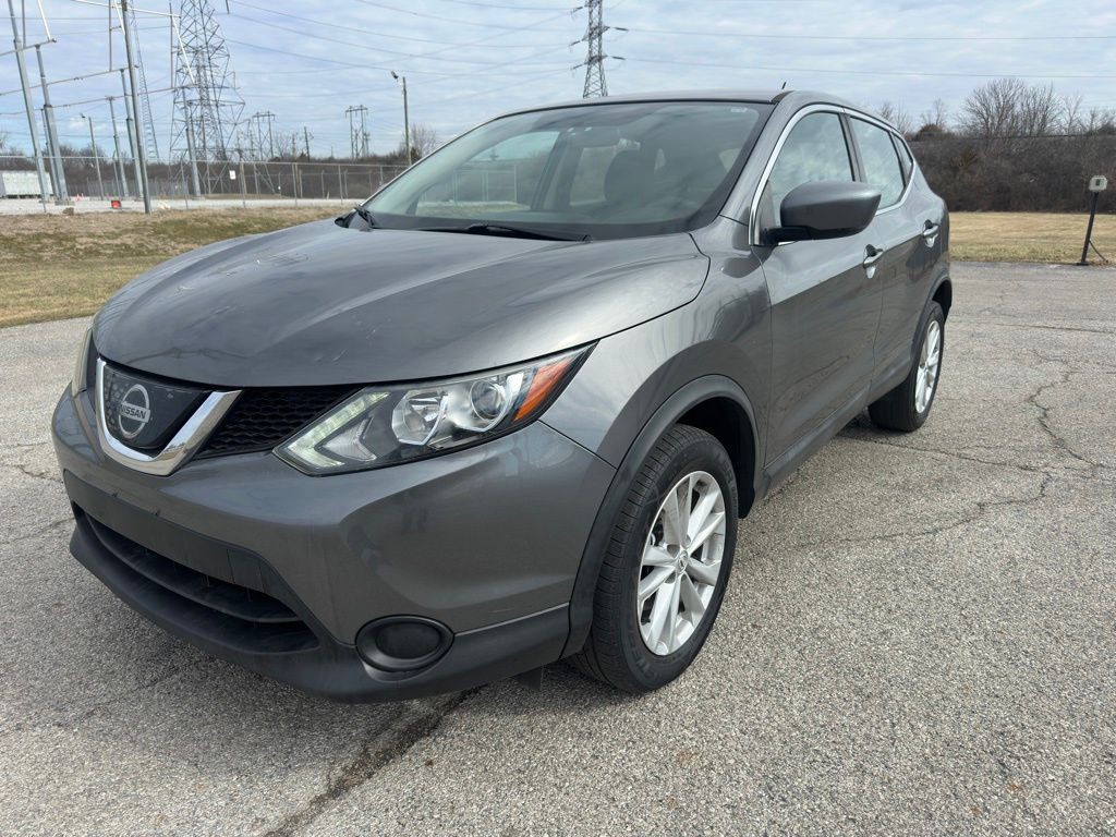 2018 Nissan Rogue Image 1