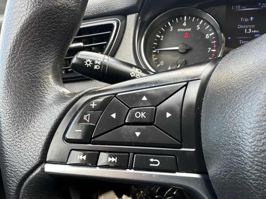 2018 Nissan Rogue Image 16