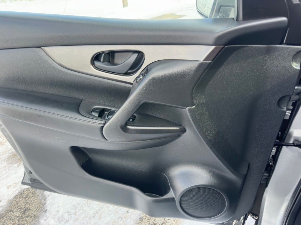 2018 Nissan Rogue Image 23