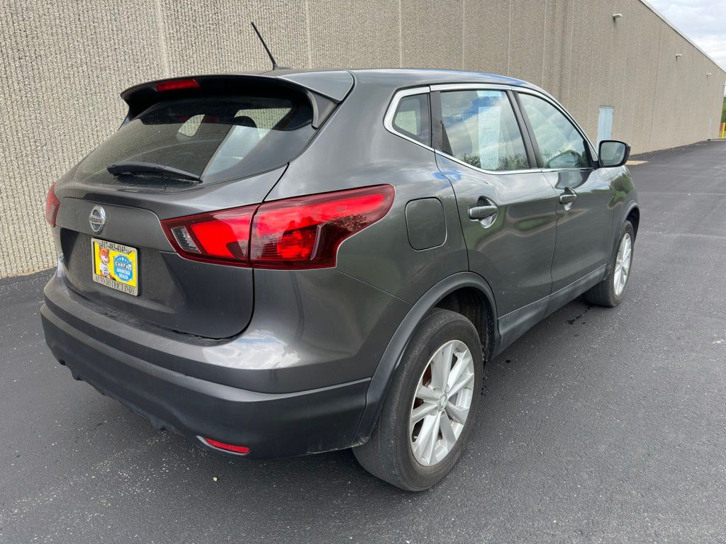 2018 Nissan Rogue Image 4