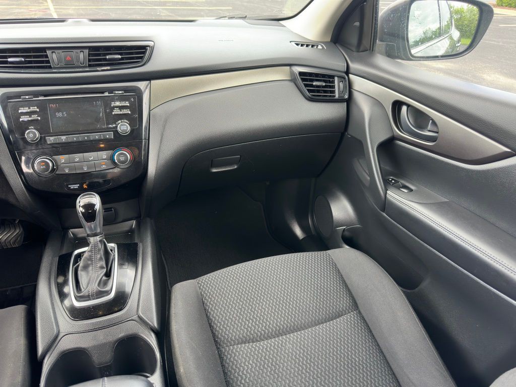 2018 Nissan Rogue Image 9