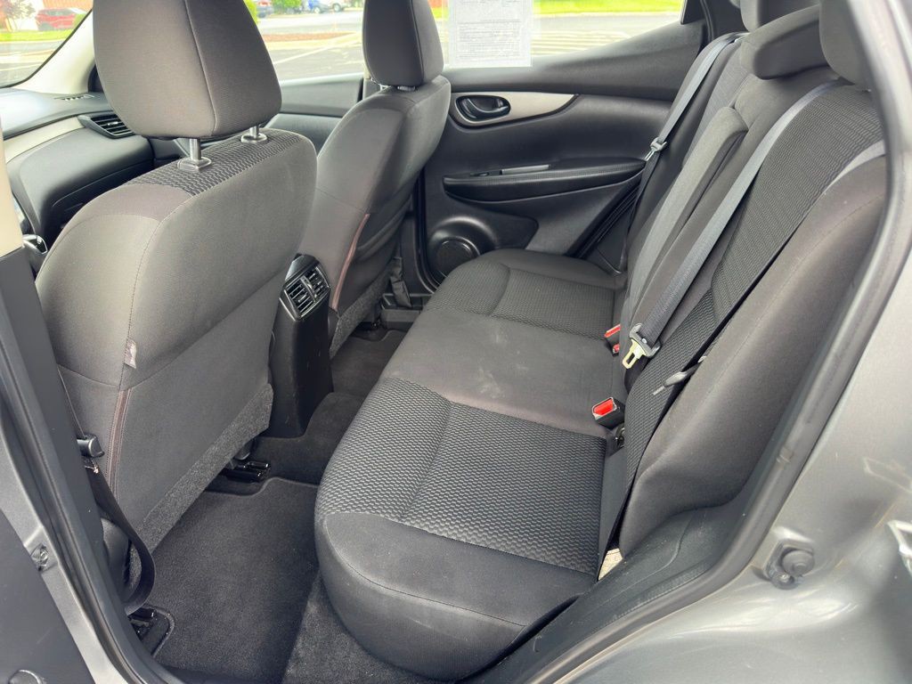 2018 Nissan Rogue Image 11