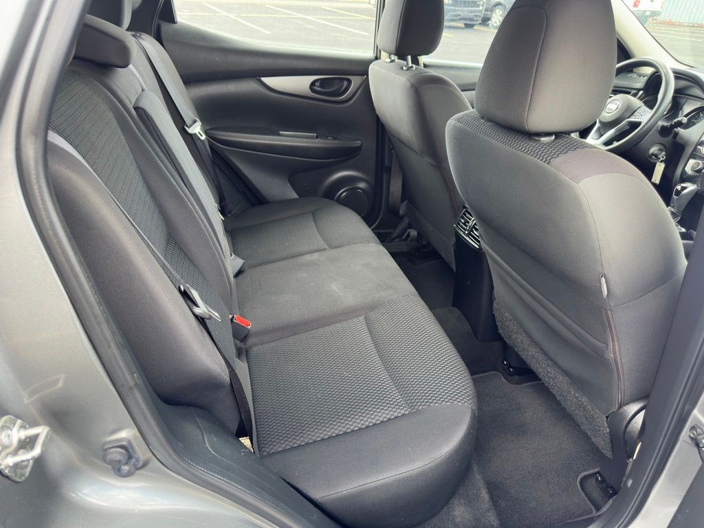 2018 Nissan Rogue Image 13