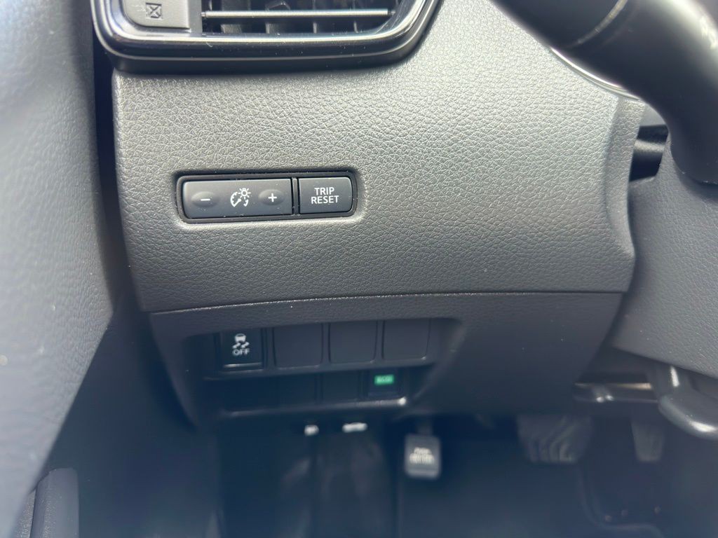 2018 Nissan Rogue Image 25