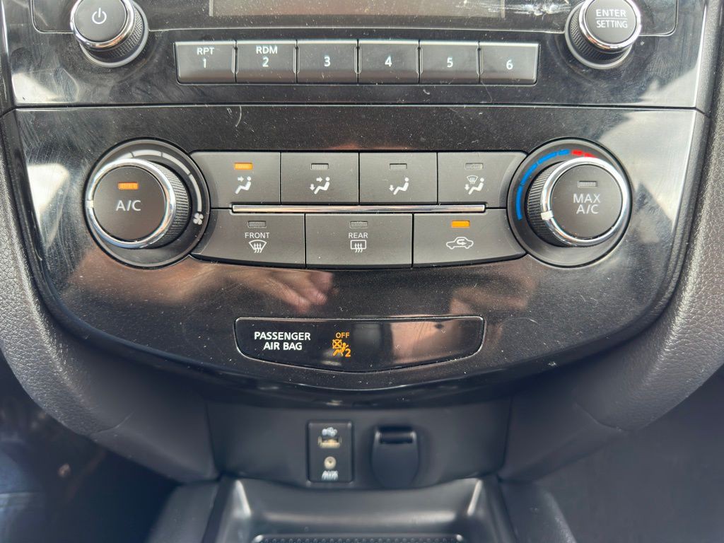 2018 Nissan Rogue Image 30
