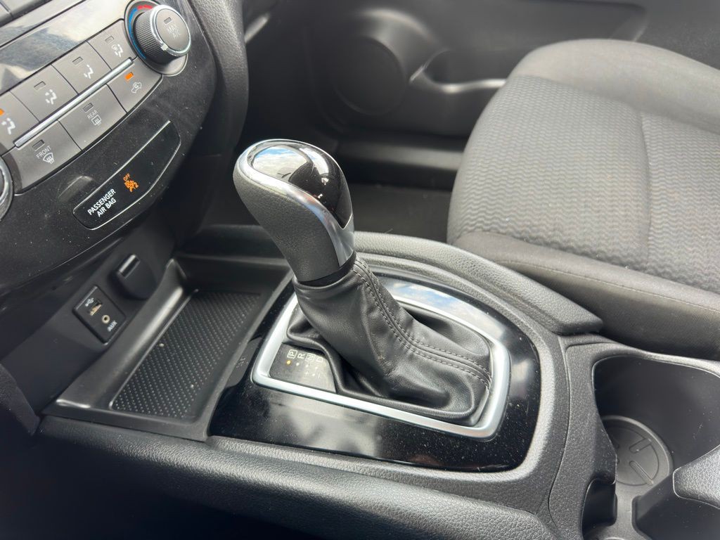 2018 Nissan Rogue Image 32
