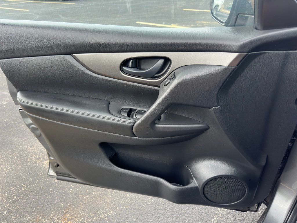 2018 Nissan Rogue Image 34